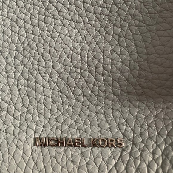 Women's Stylish Michael Kors Leather Backpack - Picture 3 of 6